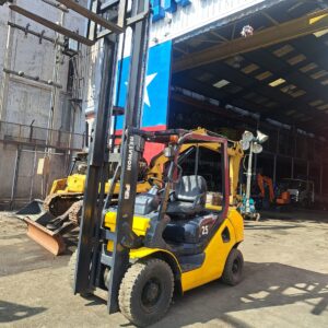 3003-GRUA HORQUILLA KOMATSU FG25HT-16       ZONA FRANCA
